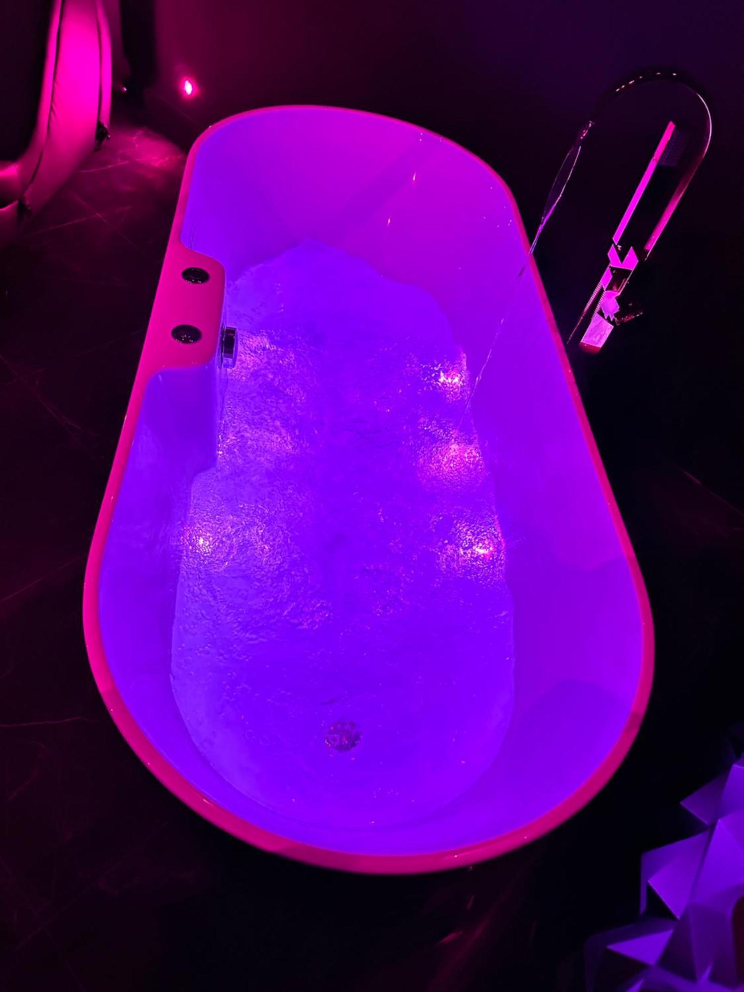 Loveroom De Luxe - Theme 50 Nuances De Grey Maison Privative Spa Insolite Douchy-les-Mines Eksteriør bilde